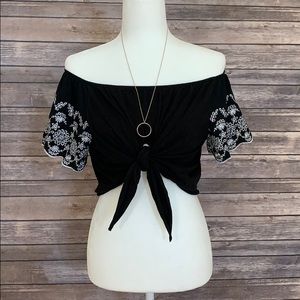 H&M black tie in the front crop top size M